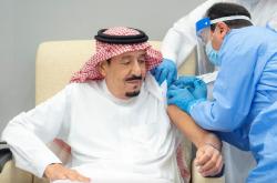 Raja Salman Disuntik Vaksin Covid-19