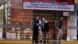 Keluarga Korban Sriwijaya Air SJ 182 Datangi RS Polri Serahkan Data Ante Mortem