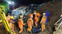 Longsor di Cimanggung Sumedang, 11 Orang Tewas, 8 Dalam Pencarian<