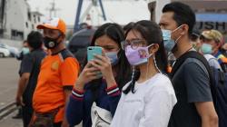 Kerabat Penumpang Sriwijaya Air Melihat Pengumpulan Potongan Tubuh dan Serpihan Pesawat