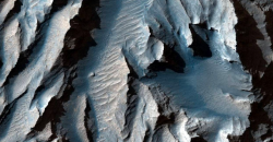 NASA Pamer Gambar Ngarai di Mars