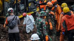 Tim SAR Evakuasi 16 Jenazah Korban Longsor Sumedang, 23 Orang Masih Dicari<