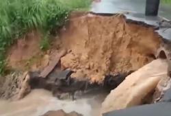 Video Banjir Mencapai 2 Meter Rendam Jalan di Bintan