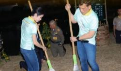 Thailand Rilis Foto Raja Maha Vajiralongkorn dan Permaisuri Nyapu Lantai Penjara