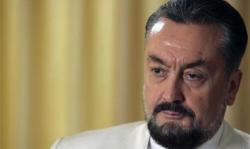 Mantan Penceramah Adnan Oktar Dihukum 1.075 Tahun Bui atas Pelecehan Seksual dan Terorisme
