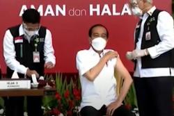 Video Presiden Jokowi Jalani Vaksin Covid-19 Pertama di Indonesia<