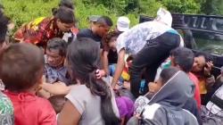 Mobil Pikap Angkut 29 Penumpang Terjun ke Jurang Sedalam 5 Meter
