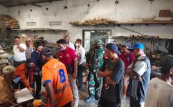 Tak Dapat Jatah, Puluhan Petani di Blora Geruduk Kios Pupuk<