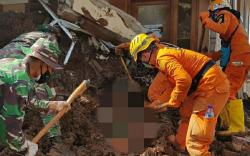 1 Korban Longsor Cimanggung Sumedang Ditemukan di Belakang Masjid An-Nur<