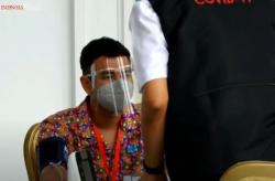 Video Raffi Ahmad Ucapkan BismiIlah Sebelum Divaksin Bersama Jokowi<