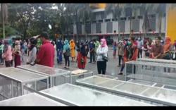 Pelaku Usaha Terdampak Covid-19 Terima Bantuan Etalase hingga Peralatan Dapur 