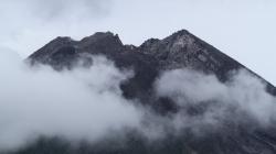 Gunung Merapi Kembali Muntahkan Awan Panas Guguran Sejauh 1 Km