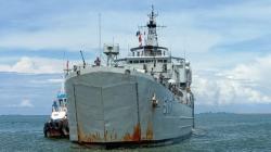 Lantamal Makassar Turunkan KRI Teluk Ende untuk Kirim Bantuan dan Relawan ke Sulbar <