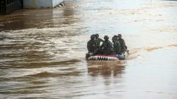 Misi Kemanusiaan, Marinir Diterjunkan Bantu Evakuasi Korban Banjir Kalsel
