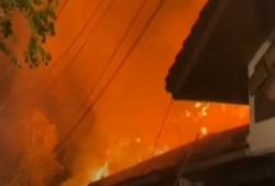 Video Rumah Mewah di Penggilingan, Jakarta Timur  Hangus Terbakar