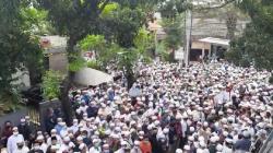 Dipadati Ribuan Jemaah, Begini Suasana di Lokasi Pemakaman Habib Ali bin Abdurrahman