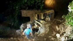 Ekskavator Terseret Longsor hingga Masuk ke Jurang  di Tapin Kalsel, Operator Tewas<