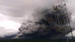 Gunung Semeru Meletus,  Luncuran Awan Panas Mengarah ke Besuk Kobokan<