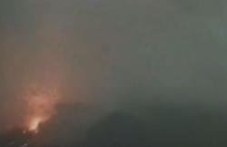 Video Gunung Merapi Keluarkan Guguran Awan Panas