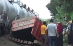 Video Kereta Tabrak Truk Pasir di Sumut