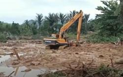Video Evakuasi Jasad Balita Korban Longsor Kalsel