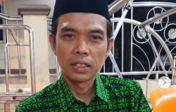 Unggah Foto Ustaz Abdul Somad, Arie Untung: Alhamdulillah Masih Bisa Melihat Beliau Sehat dan Tertawa