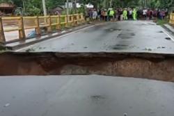 Video Jembatan Runtuh di Kalsel, Arus Lalin Lumpuh