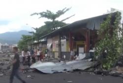 Video Puluhan Rumah Makan Pantai Hancur Dihantam Ombak di Manado