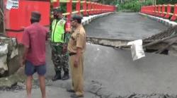 Diterjang Banjir, Jembatan Bendosari Semarang Rusak  