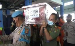 Indah Halimah Putri, Korban Jatuhnya Sriwijaya Air Dimakamkan di Samping Rumah Orang Tua