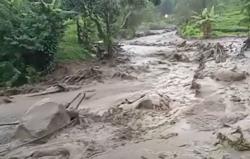 Video Amatir Beredar, Banjir Bandang Terjadi di Kawasan Gunung Mas, Cisarua<