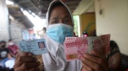 Warga Jatiasih Dapat Bantuan Sosial Tunai