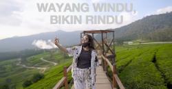 Mau Lihat Sunrise, Gritte Agatha Camping di Bukit Teletubies