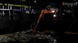 Video Sampah Banjir Bandang Puncak Bogor Mulai Tiba di Pintu Air Manggarai