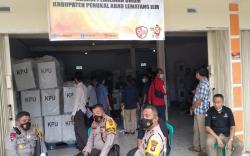 Hadapi Gugatan di MK, KPU PALI Bongkar Gudang Logistik<