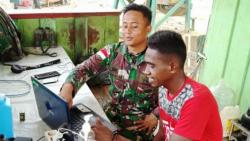 Datang ke Pos TNI, Pemuda di Jayapura Minta Diajari Operasikan Laptop