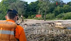 Video Basarnas Cek Tanda SOS di Pulau Laki, Tak Ada Temuan Apapun