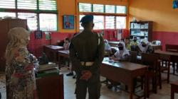 Awasi Belajar Tatap Muka, Satpol PP: Ada Orang Tua Tak Pakai Masker saat Antar Anak Sekolah<