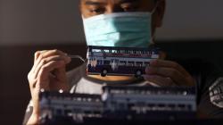 Miniatur Bus Klasik Buatan Perajin dari Tangsel, Dijual Rp500.000 per Buah