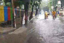 Video Banjir setinggi 40 Cm di Pisangan Timur, Pulo Gadung