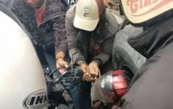 Detik-Detik Evakuasi Ibu-Ibu di Bandung Terjepit 2 Truk 