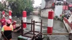 Video Hujan Deras Guyur Jakarta, Kali Krukut Kemang Meluap
