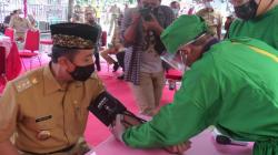 Disuntik Vaksin Covid-19, Bupati Rembang: Lebih Sakit Ditampar Istri 