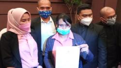 Anak yang Gugat Ayah Renta Rp3 Miliar Dituntut Minta Maaf Sambil Cium Kaki