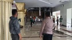 Tak Ada Hujan dan Angin, Atap Plafon Masjid Islamic Center Indramayu Roboh