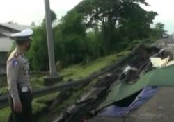  Video KM 6 Tol Surabaya-Gempol Longsor Polisi Tutup Satu Lajur 