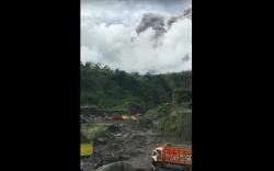 Detik-Detik Sopir Truk dan Penambang Pasir di Klaten Lari usai Merapi Semburkan Awan Panas<