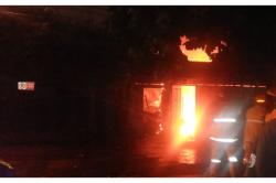 Diduga Konsleting Listrik, Warung Bakmi Ludes Terbakar 