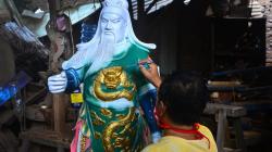 Kerajinan Patung Dewa Berbahan Kayu Jati dari Jepara Dijual ke Taiwan dan China