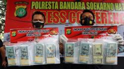 Penampakan Uang Palsu 100.000 Dolar AS Diamankan Polres Bandara Soekarno Hatta